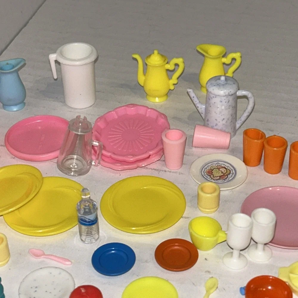 Lot of 59 Pieces Vintage Barbie Accessories Dishes Kitchen‎ Plates Cups B3